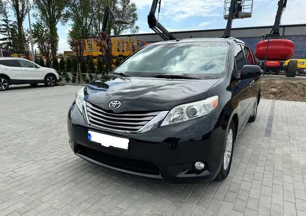 toyota Toyota Sienna cena 104900 przebieg: 243273, rok produkcji 2015 z Lublin